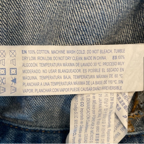 Forever 21 Women’s Denim Jacket Sz Small Blue, Slightly Faded Look - Picture 7 of 9